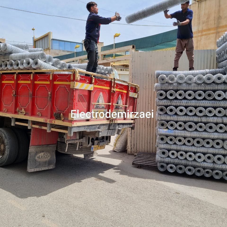 توری فرنگی، توری مرغی پخش عمده  توری ساخته شده از سیم (مفتول) گالوانیزه گرم این توری از خانواده توره