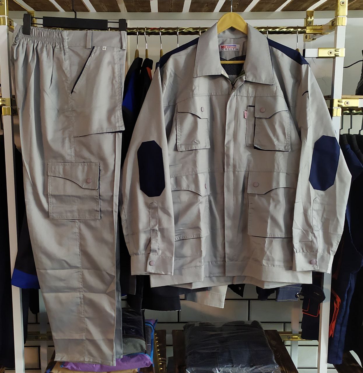 لباس کار در انواع طرح و رنگ