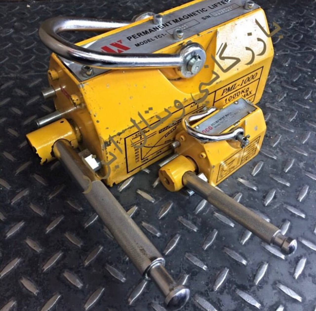 بازرگاني ويتال ابزار وارد كننده و مركز پخش. زنجير. جرثقيل. سيم بكسل وتسمه هاى حمل بار....