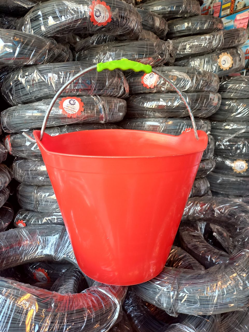 سطل پلاستیکی قرمز