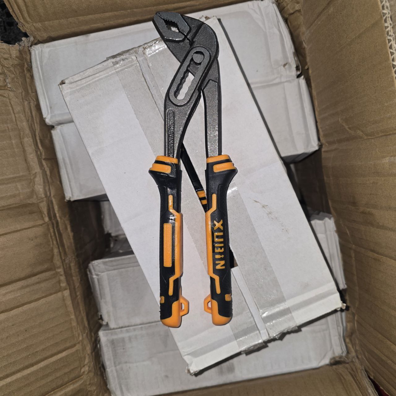  انبر کلاغی برند ژوبین تعداد در کارتن 36 قیمت کارتنی 220 09129726997 02166737726 آدرس :تهران ،نرسیده