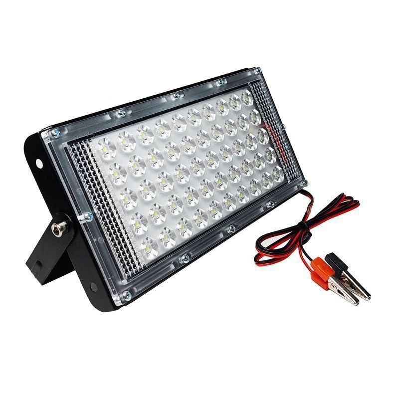 چراغ یا پرژکتور ال ای دی 12 ولت قابلیت کار با باطری ماشین ،موتور(برق 12ولت) توان 50 وات 90 لومن با ک