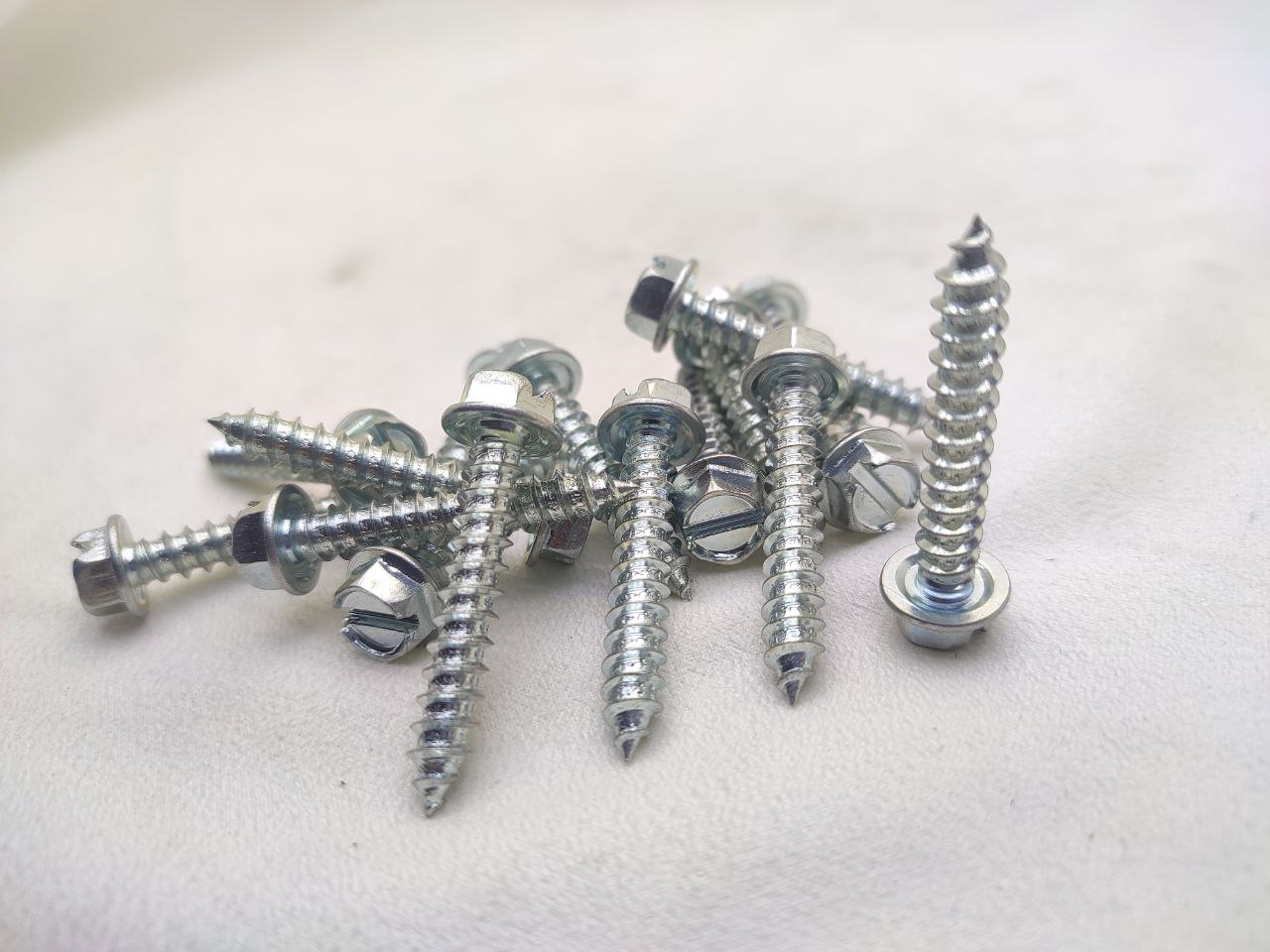 پیچ شیروانی تیز وال پست