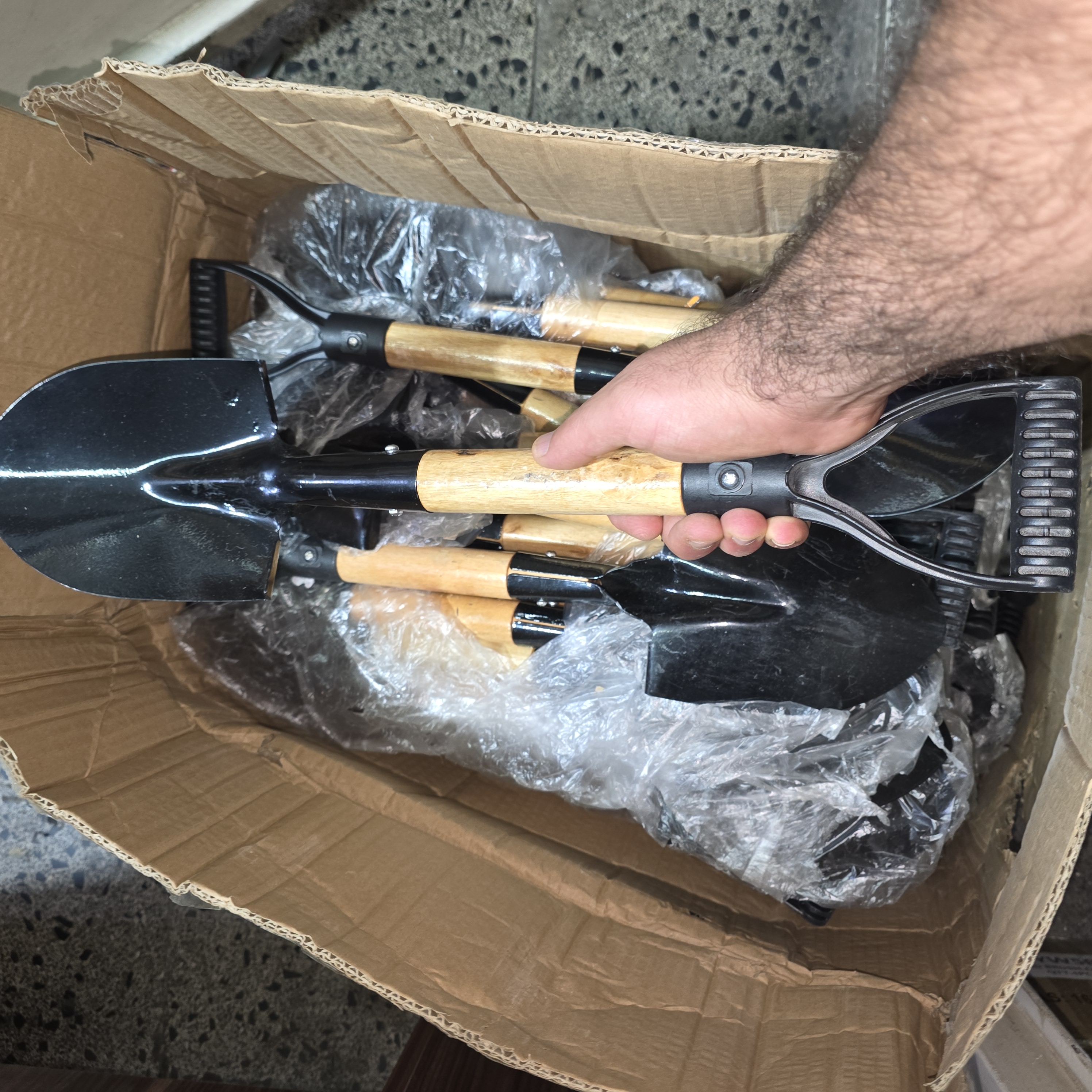  بیل آفرود یا کمپی دسته چوبی طول بیل 50 سانتی متر تعداد در کارتن 50 قیمت کارتنی 195 09129726997 0216