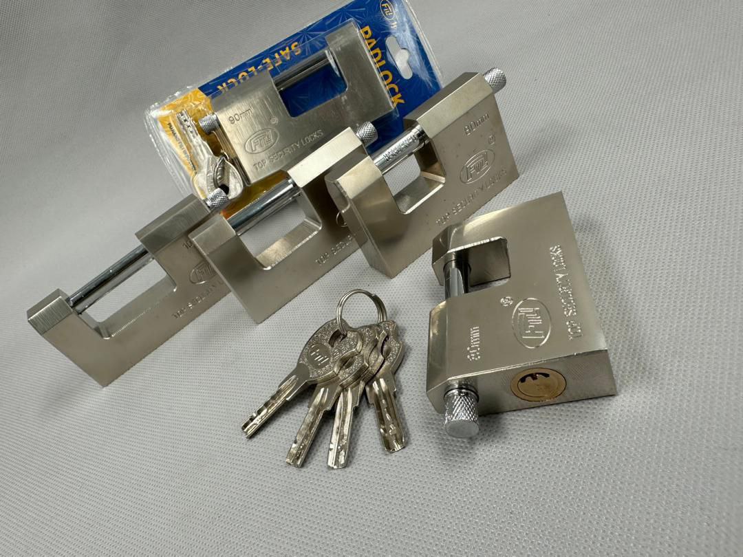  قفل کتابی فولادی وکیومی فیلی کلید ناودانی مغزی کامل برنجی سایز 90=100 کارتن 48 و 60  عددی آدرس : ته