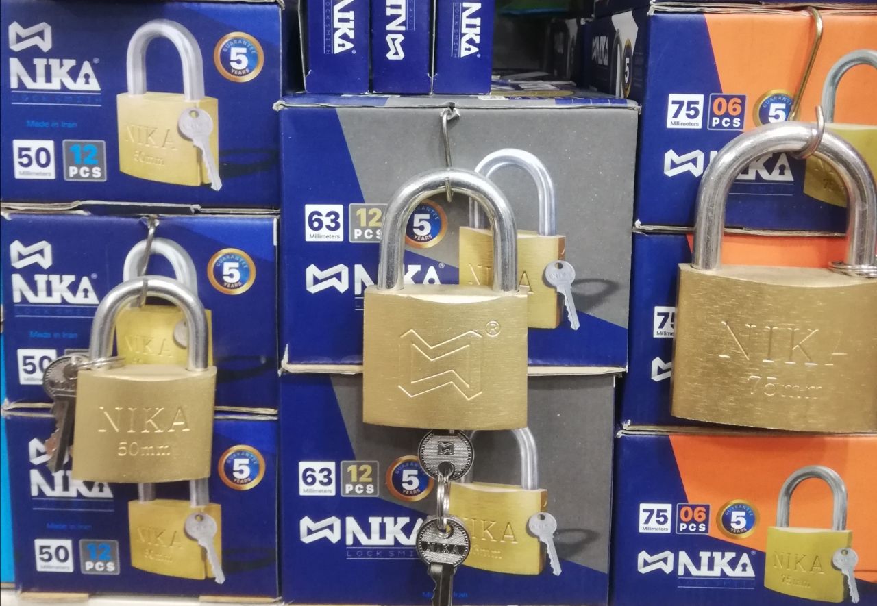  قفل های آویز طلایی NIKA