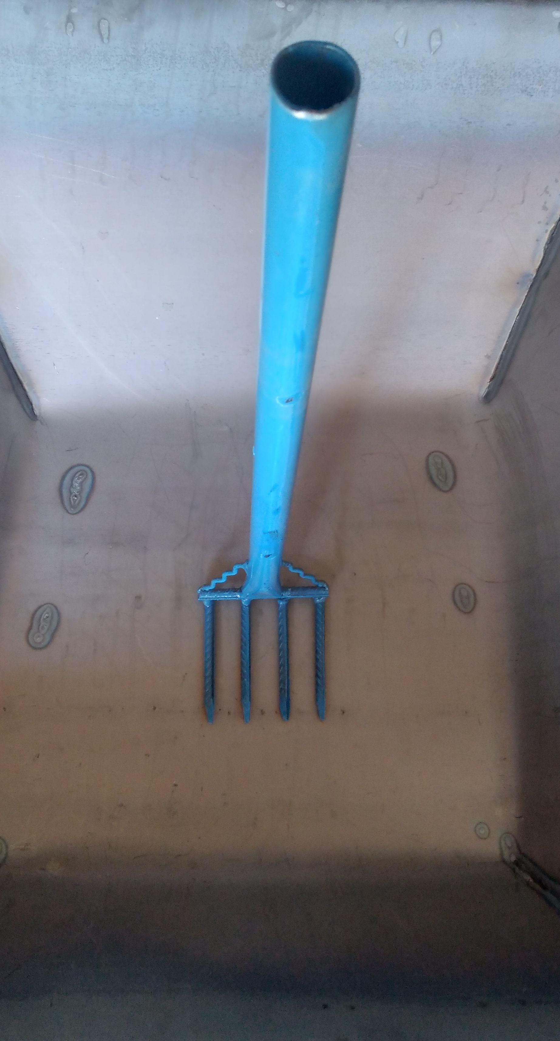 چنگک(چهارشاخه)دسته آهنی بلند