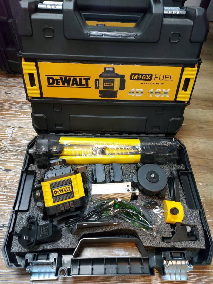 تراز نور سبز طرح دیوالت مارک برجسته