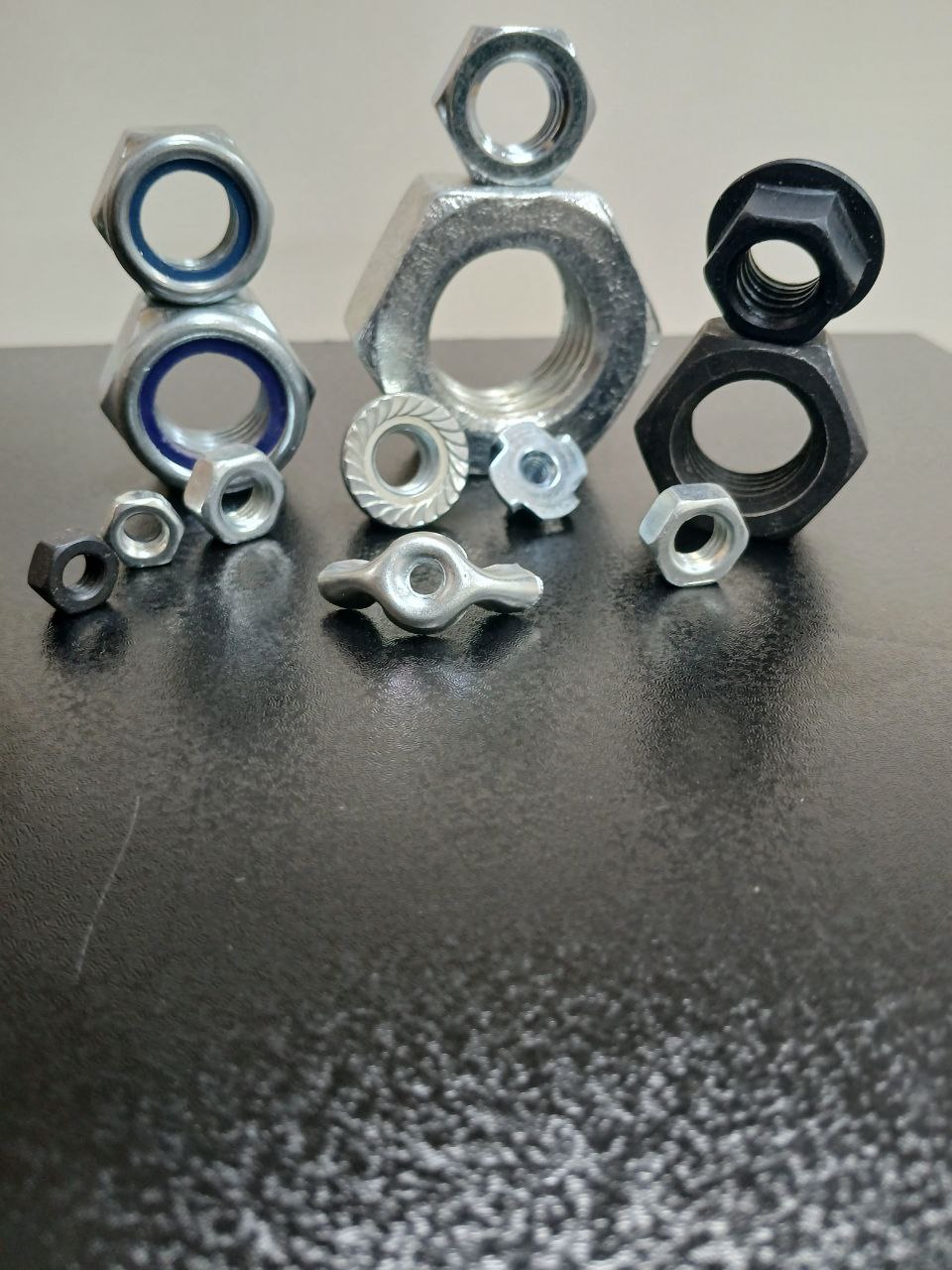 پیچ و ابزار آیرا 