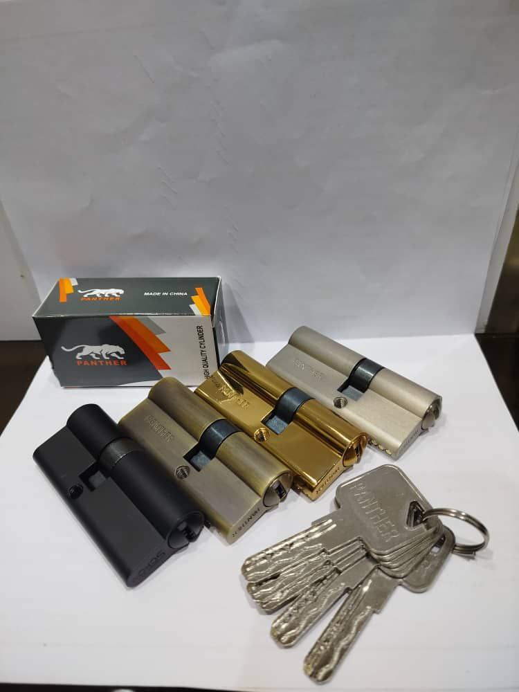 #سیلندر_ درب چوبی_وارداتی_ جنس سنگین #پخش _سیلندر _کلید بلند_ شیار ماری #رنگ مشکی_ ساچمه برنج_۵ کلید