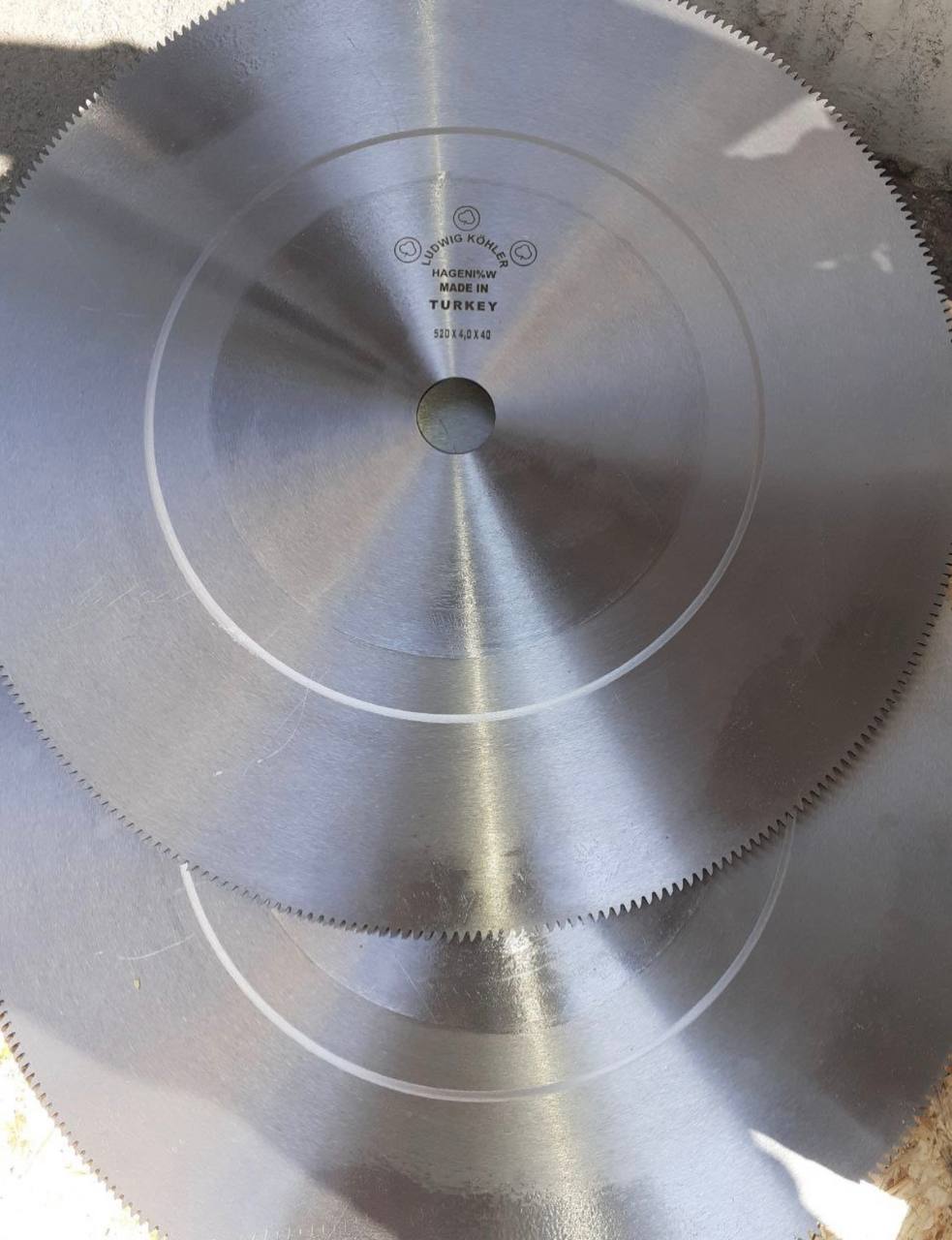 تیغ اره اتشی سه گل