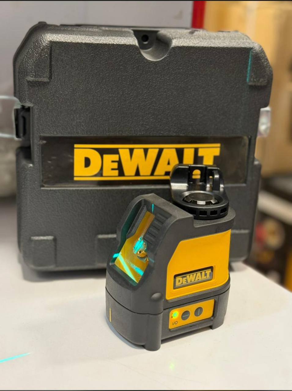 تراز طرح دیوالت نور سبز