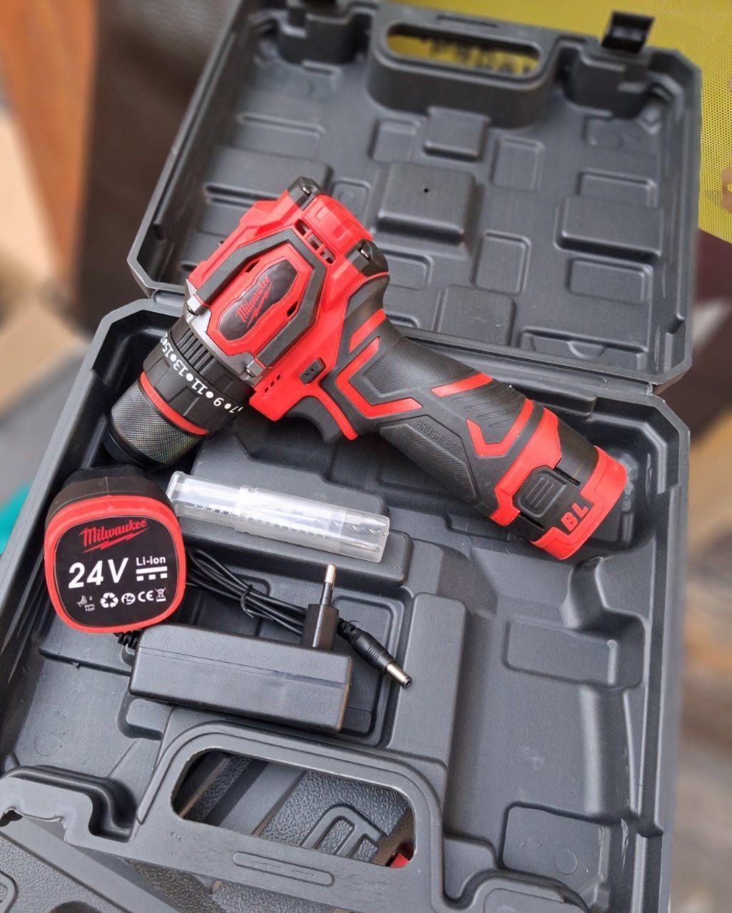 دریل شارژی براشلس طرح میلواکی 