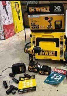 بکس دیوالت ۷۰۰ نیوتن بالوازم