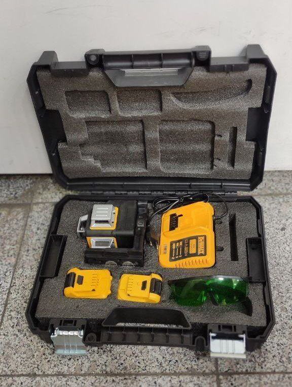 تراز لیزری 360 درجه طرح دیوالت 