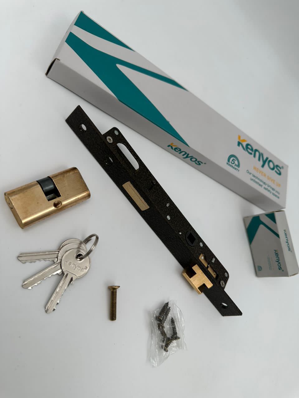  قفل 2/5 سوییچی کنیوس سیلندر و زبانه برنجیییی کارتن 60 عددی قیمت دسته اول لینک کانال واتساپ https://