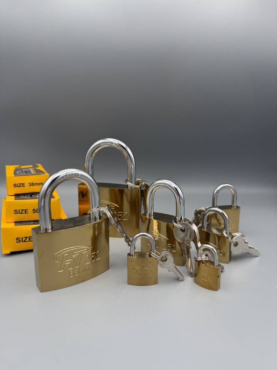  قفل آویز طرح برنجی 