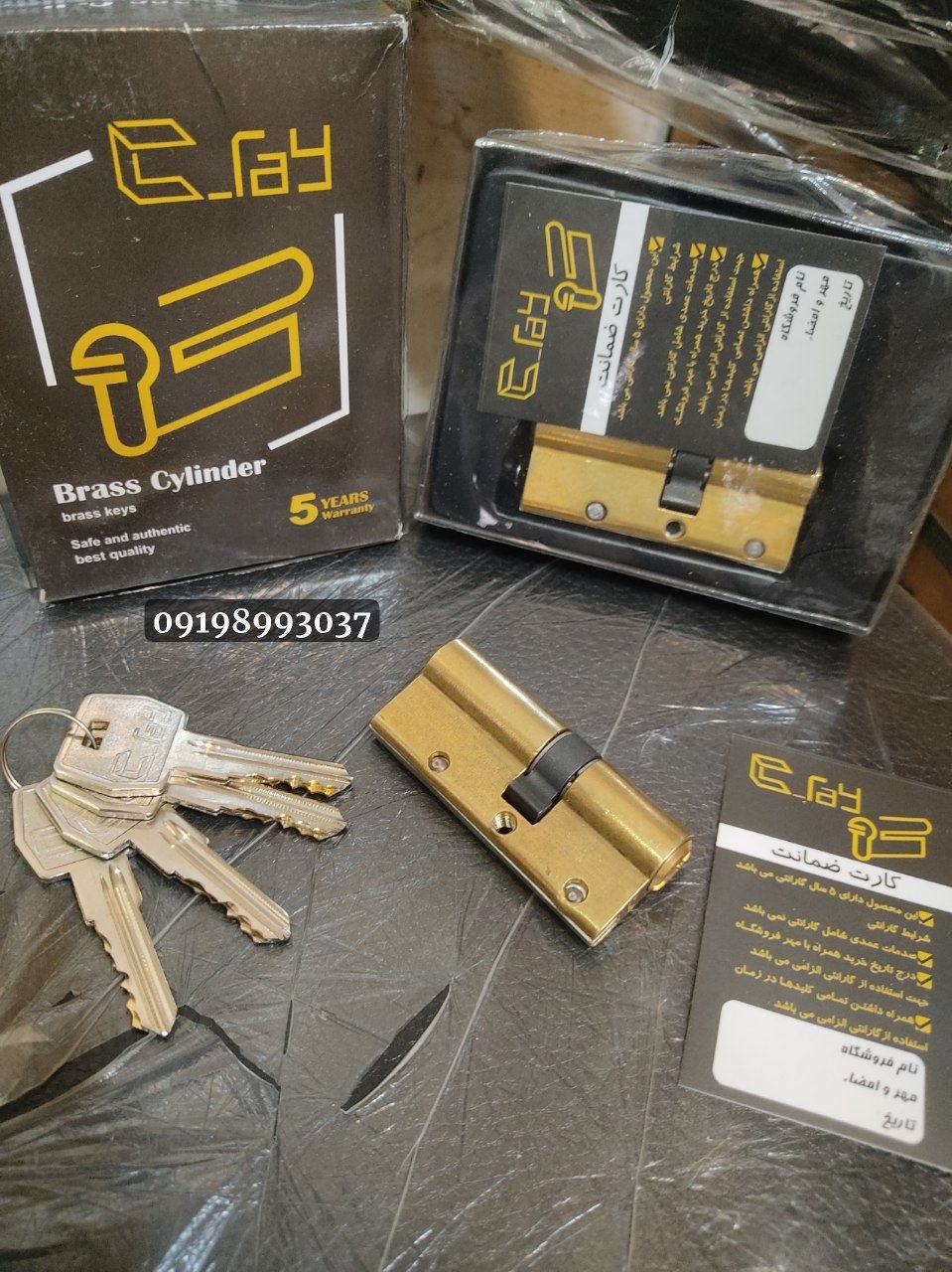  سیلندر 7 برنجی دوشیار C.REY کلید دوشیار /دارای تسمه فولادی کلید و سیلندر تمام برنجی دارای ضمانت تعی