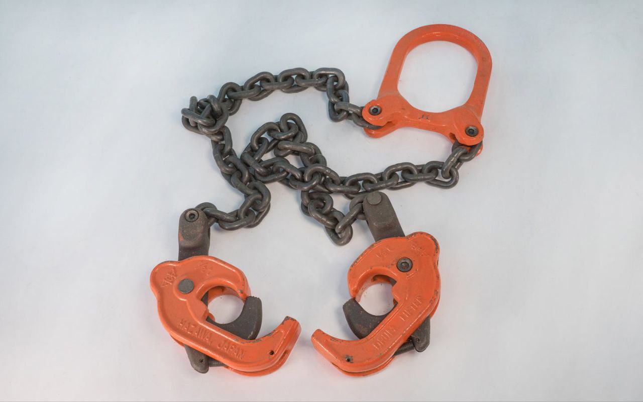   بشکه گیر یا بشکه بر ابزاری بسیار کاربردی برای جابجایی بشکه در محیط کارخانه، کارگاه و فروشگاه ها می