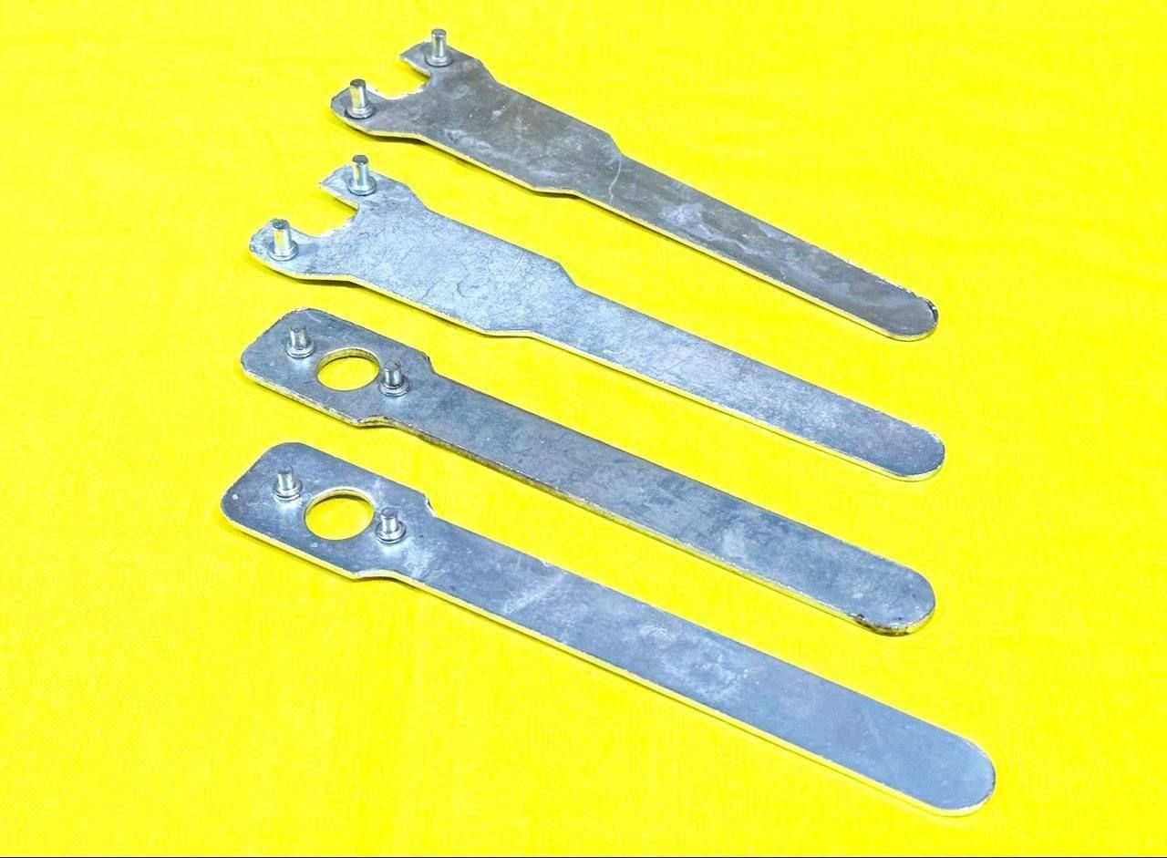 هوالرزاق 🫥🫥🫥🫥🫥🫥🫥🫥🫥🫥🫥🫥 آچار سنگ فرز بزرگ وميني قيمت آچار بزرگ ٢٣/٠٠٠ تومان قيمت آچار ميني ١٨/٠٠٠ توما