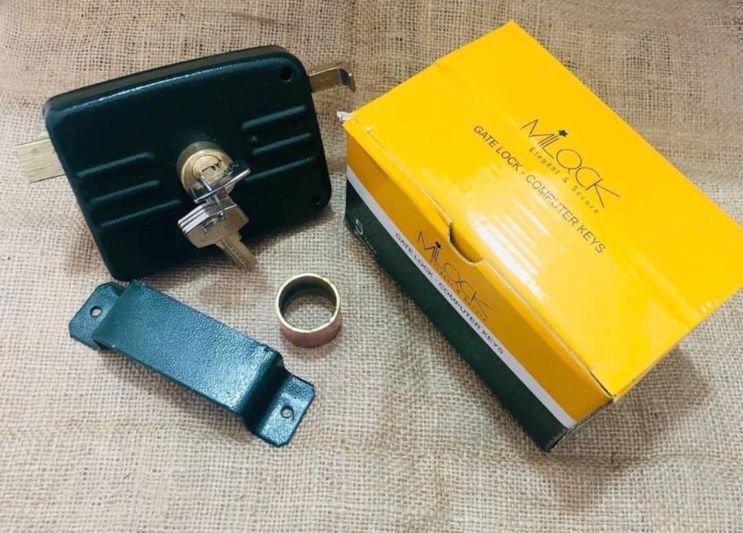 قفل حیاطی فاخر کیفیت عالی حامد ملک زاده 09127500640 09129615791 ‌66732412 میدان حسن آباد ، کوچه شجاع