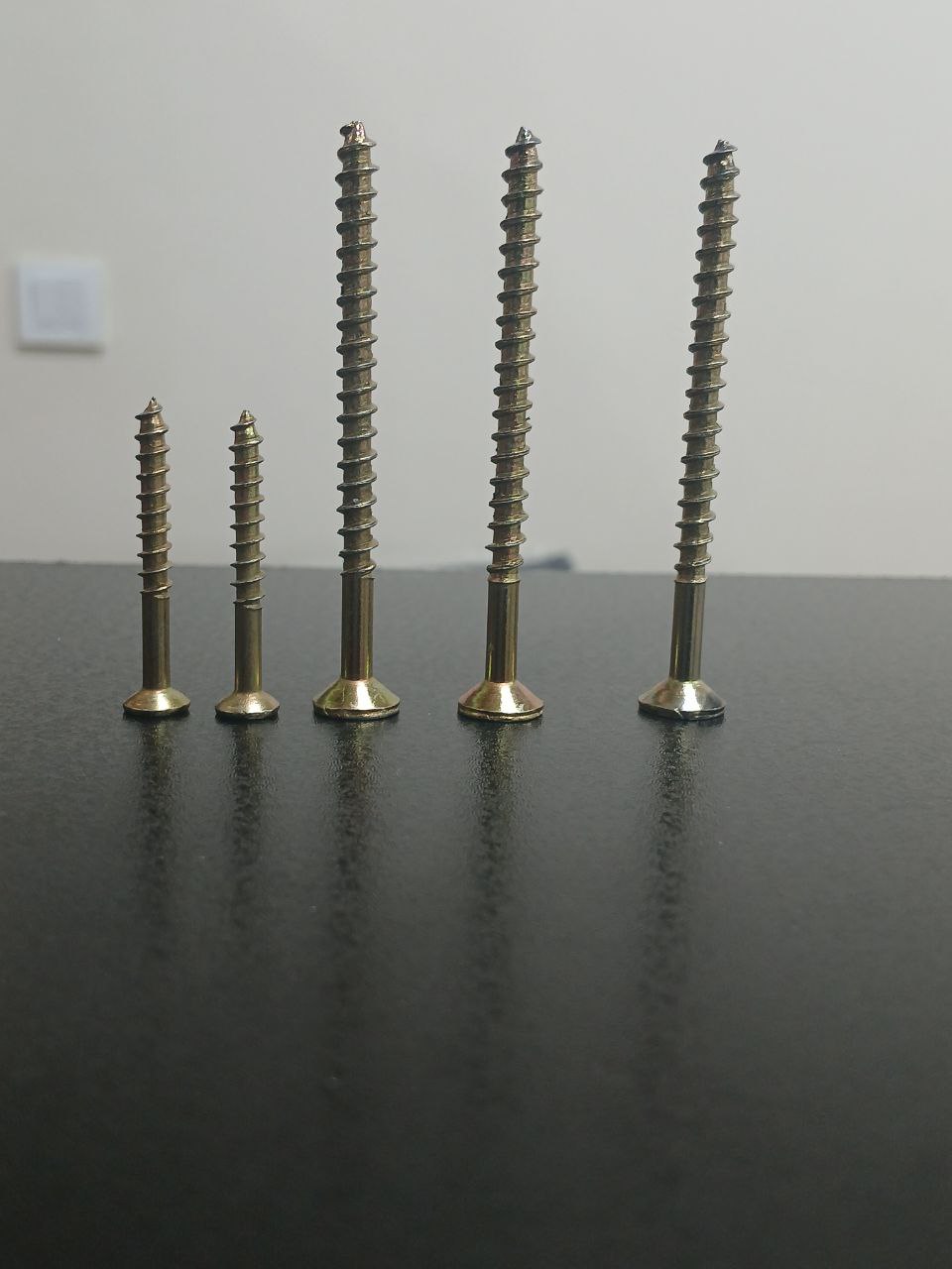 پیچ و ابزار آیرا 