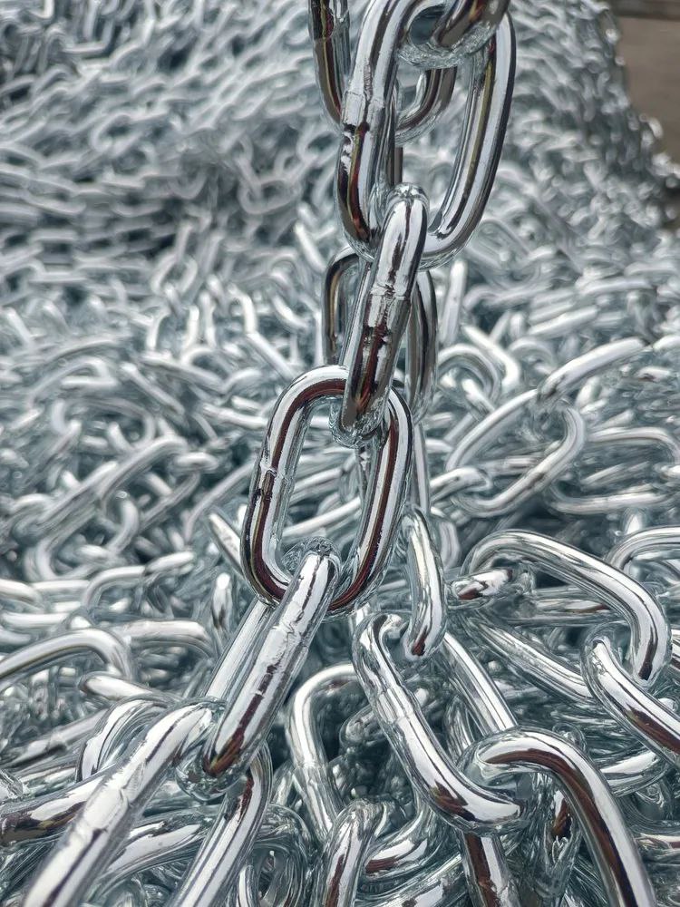 زنجیر گالوانیزه جوشی یا زنجیرهای زینک شده که به زنجیرهای کیسه ای نیز معروف هستند در صنعت کاربردهای ف