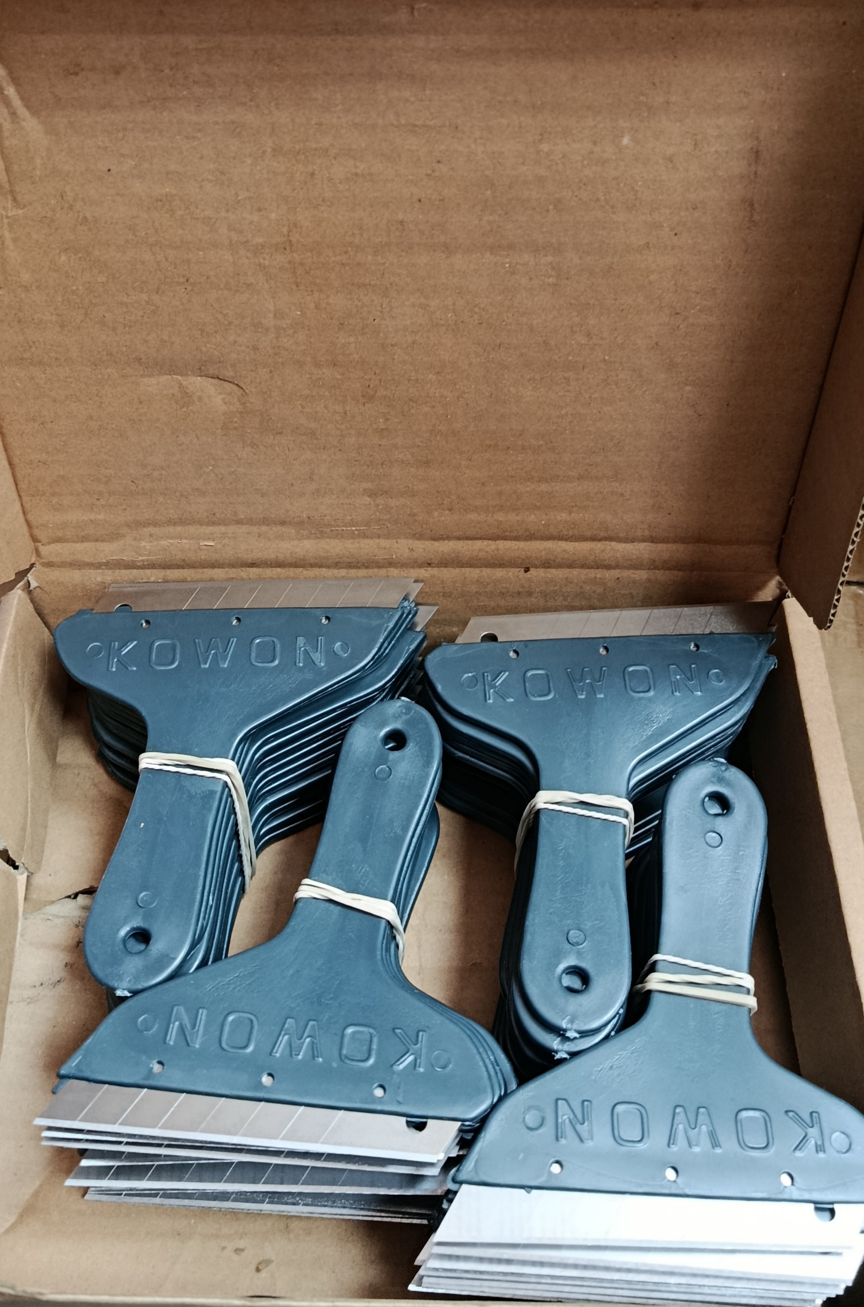 تیغ شیشه پاک کن کوون کیفیت عالی تعداد در بسته ۶۰ عدد جهت اطلاع از قیمت ها لطفا عضو کانال تلگرامی شوی