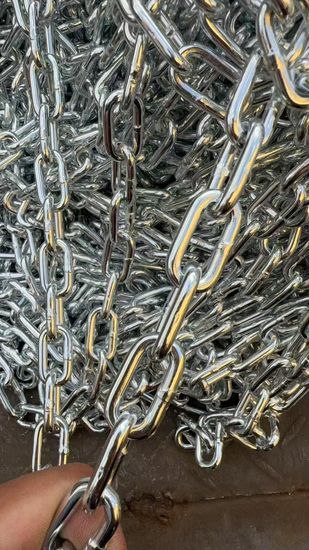 زنجیر گالوانیزه جوشی یا زنجیرهای زینک شده که به زنجیرهای کیسه ای نیز معروف هستند در صنعت کاربردهای ف