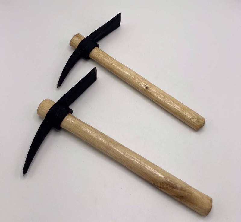 تیشه نوک تیز دسته چوبی