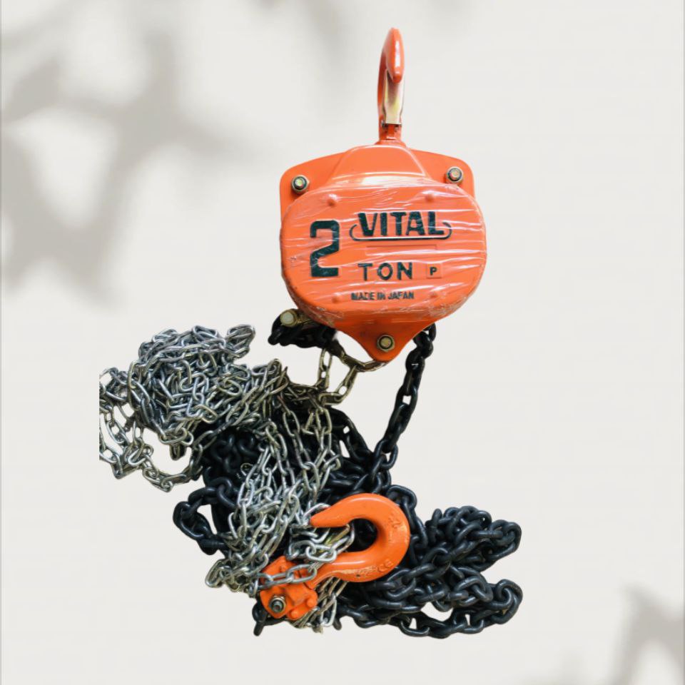 جرثقیل دستی یک سازه کاملا مکانیکی می باشد که با بکار بردن یک نسبت فیزیکی که دو نقطه از چرخدنده ها با