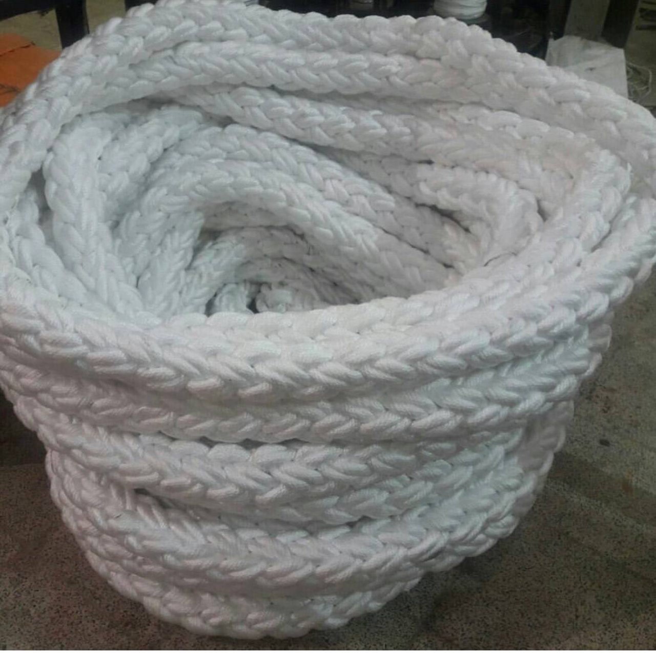 بازرگاني ويتال ابزار وارد كننده و مركز پخش. زنجير. جرثقيل. سيم بكسل وتسمه هاى حمل بار....