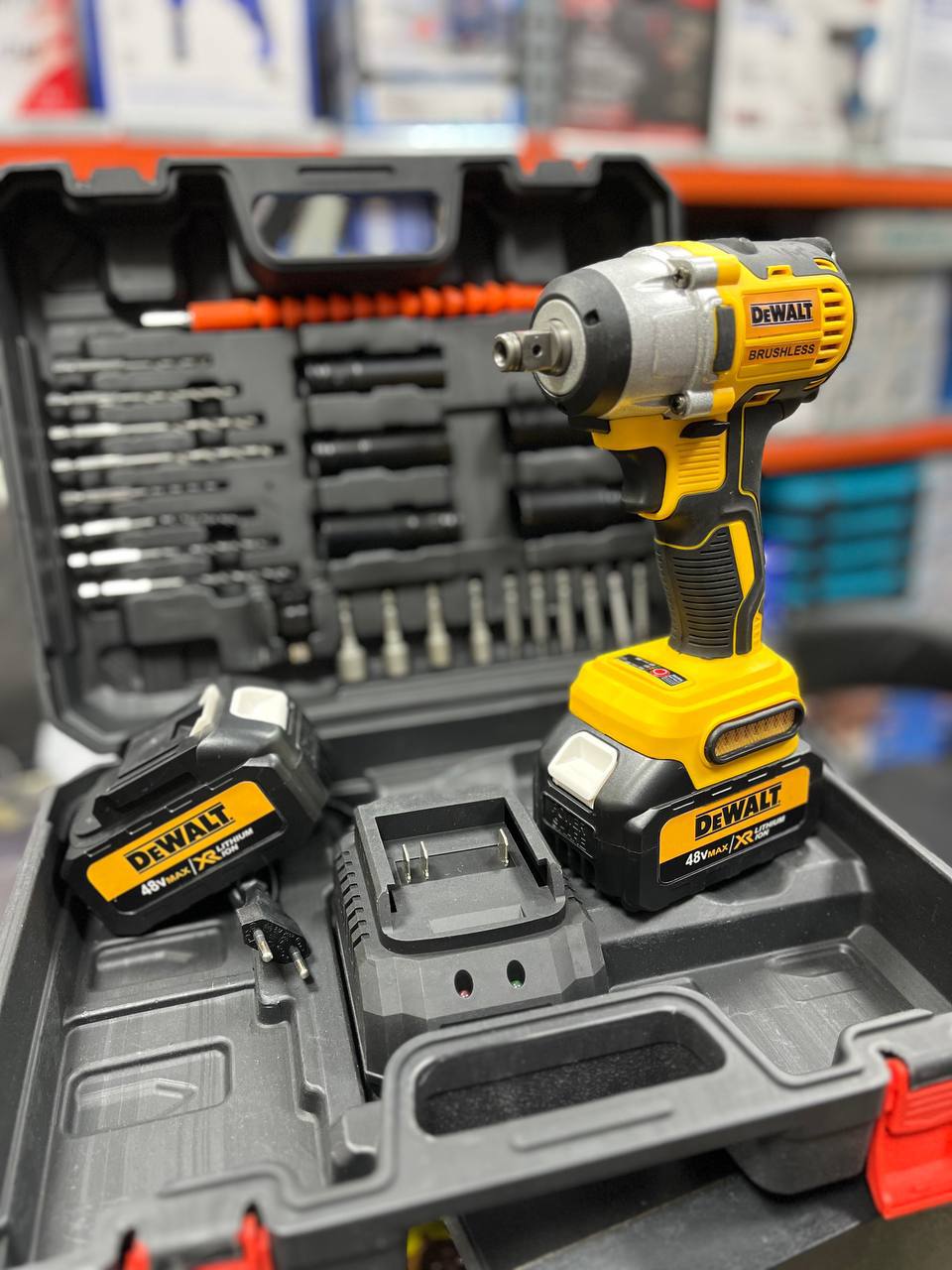 بکس شارژی ۳۰۰نیوتون حرفه ای ۳ کاره طرح دیوالت