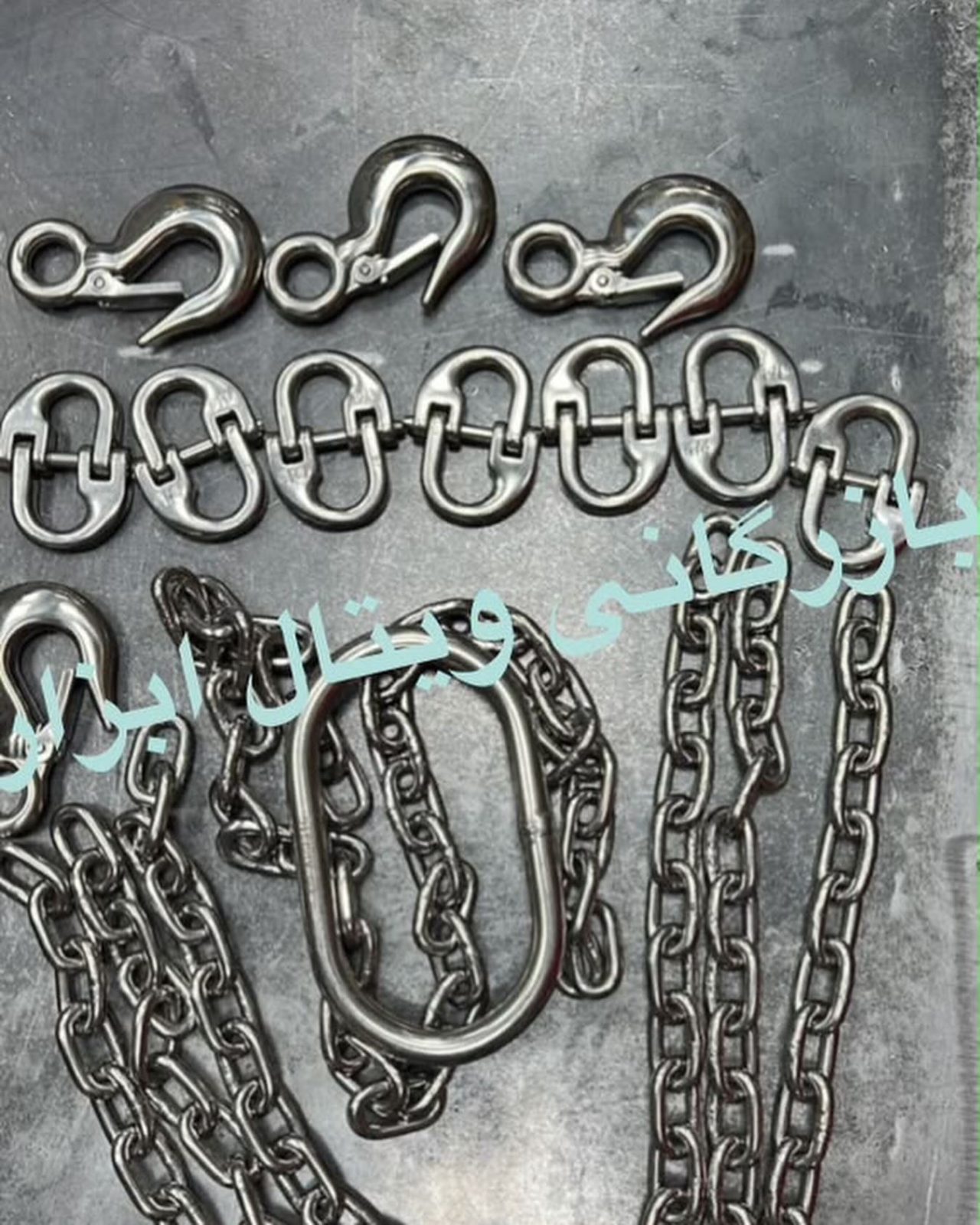 بازرگاني ويتال ابزار وارد كننده و مركز پخش. زنجير. جرثقيل. سيم بكسل وتسمه هاى حمل بار.... تهران:خياب